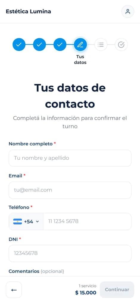 Paso de datos del cliente: nombre, teléfono y el botón para confirmar.