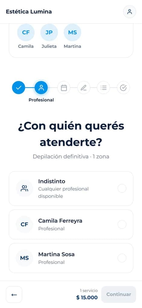 Paso de elegir profesional: la opción Indistinto y la lista de profesionales.