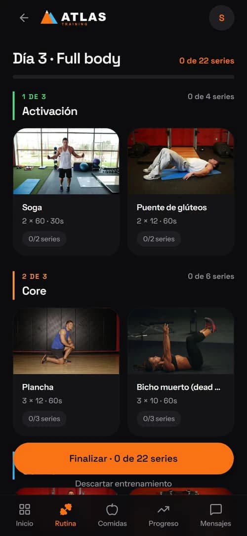Pantalla del entrenamiento en curso, con el avance del día y la lista de ejercicios por sección.